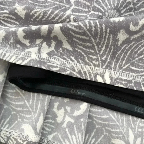 Lululemon Run: Pace Setter Skirt Beachy Floral White Fossil Black - Size 4‎ - Picture 4 of 15